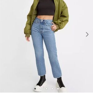 Levi’s Straight Fit Wedgie Raw Hem
